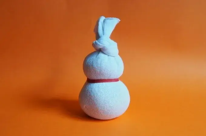 making a sock snowman