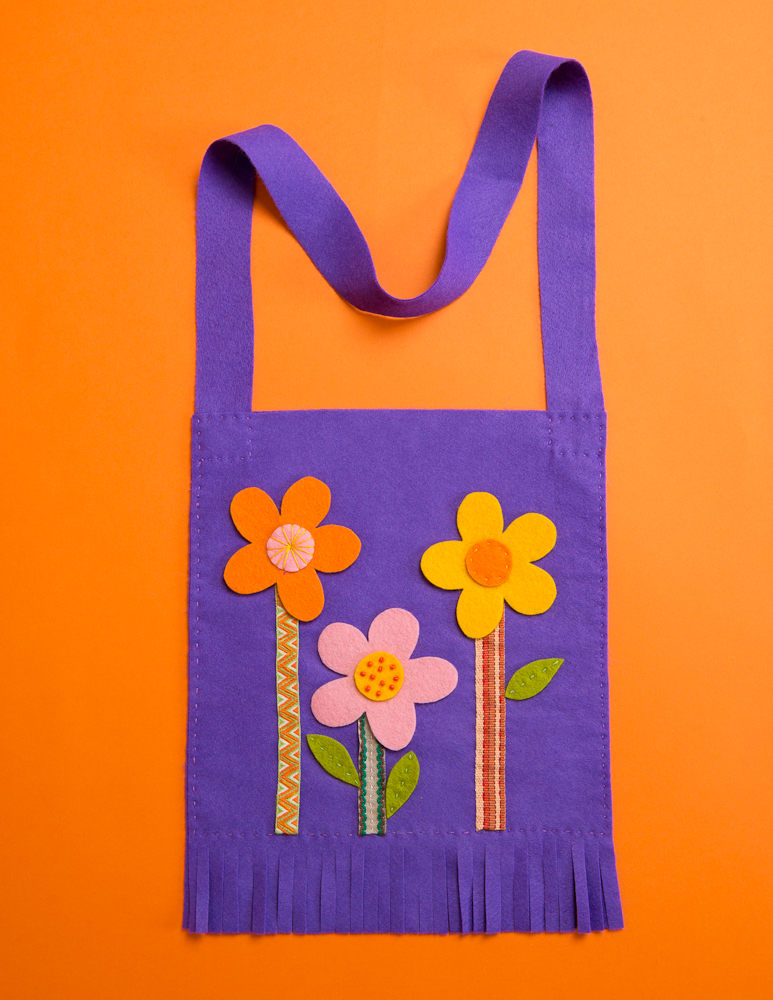 A simple to sew tote with flowers