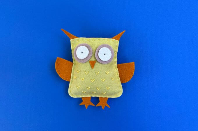 a felt owl soft toy